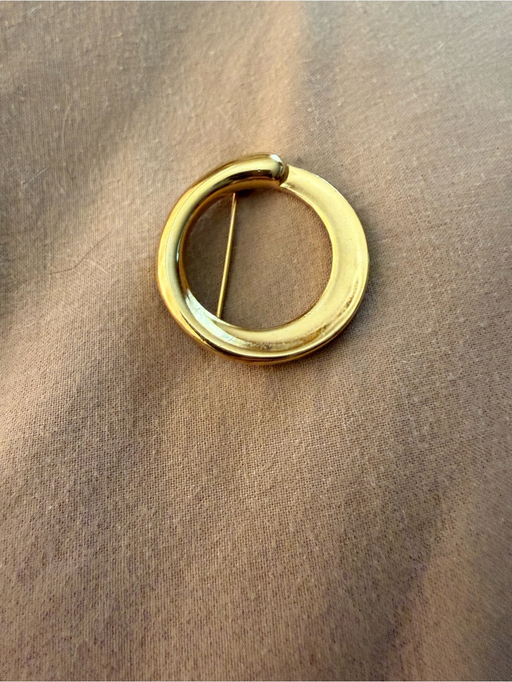 Vintage Monet Signed Gold Tone Textured Circle Brooch Pin Modernist 80s 90s